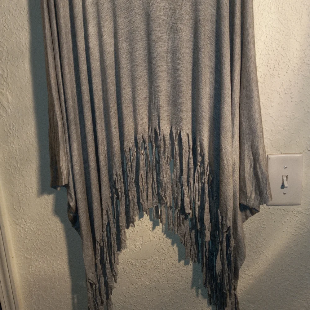 🐮 🐄 Hooded Fringed Blouse - Picture 3 of 5